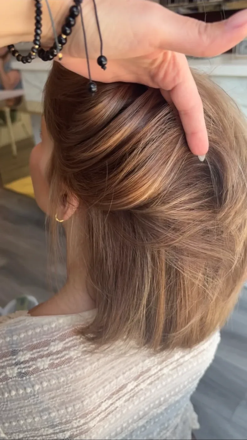 Warm honey highlights lifted at the crown to show the blend